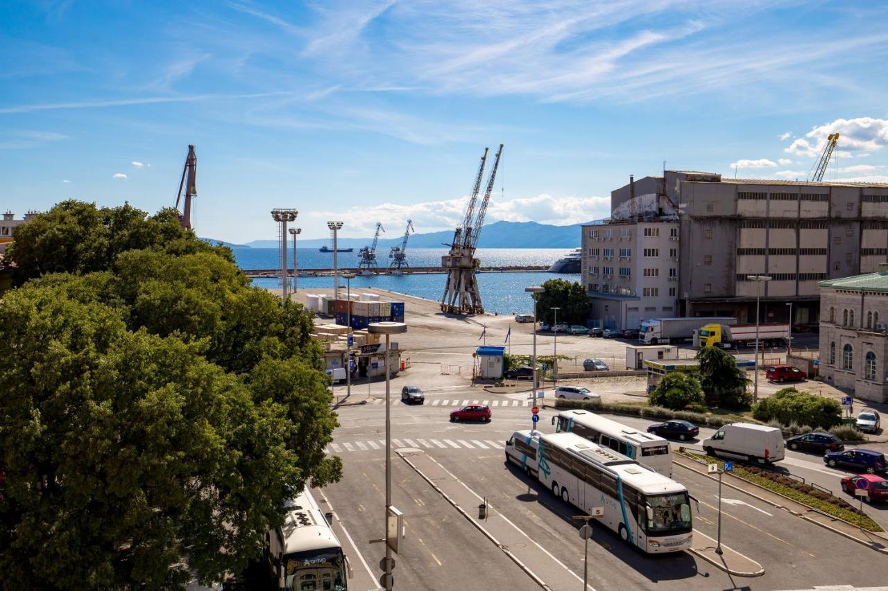 Apartments Harbour View Rijeka Exteriör bild