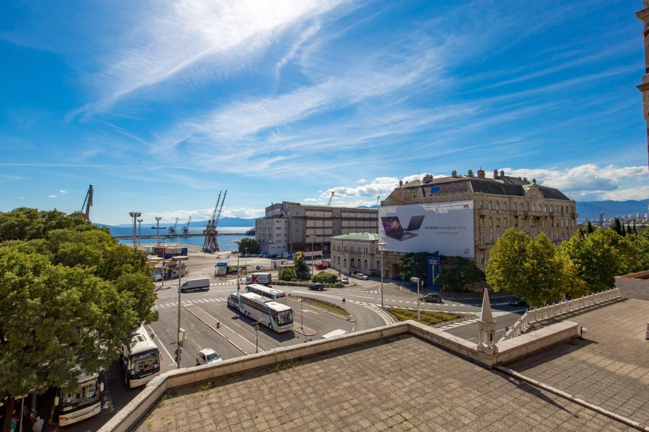 Apartments Harbour View Rijeka Exteriör bild